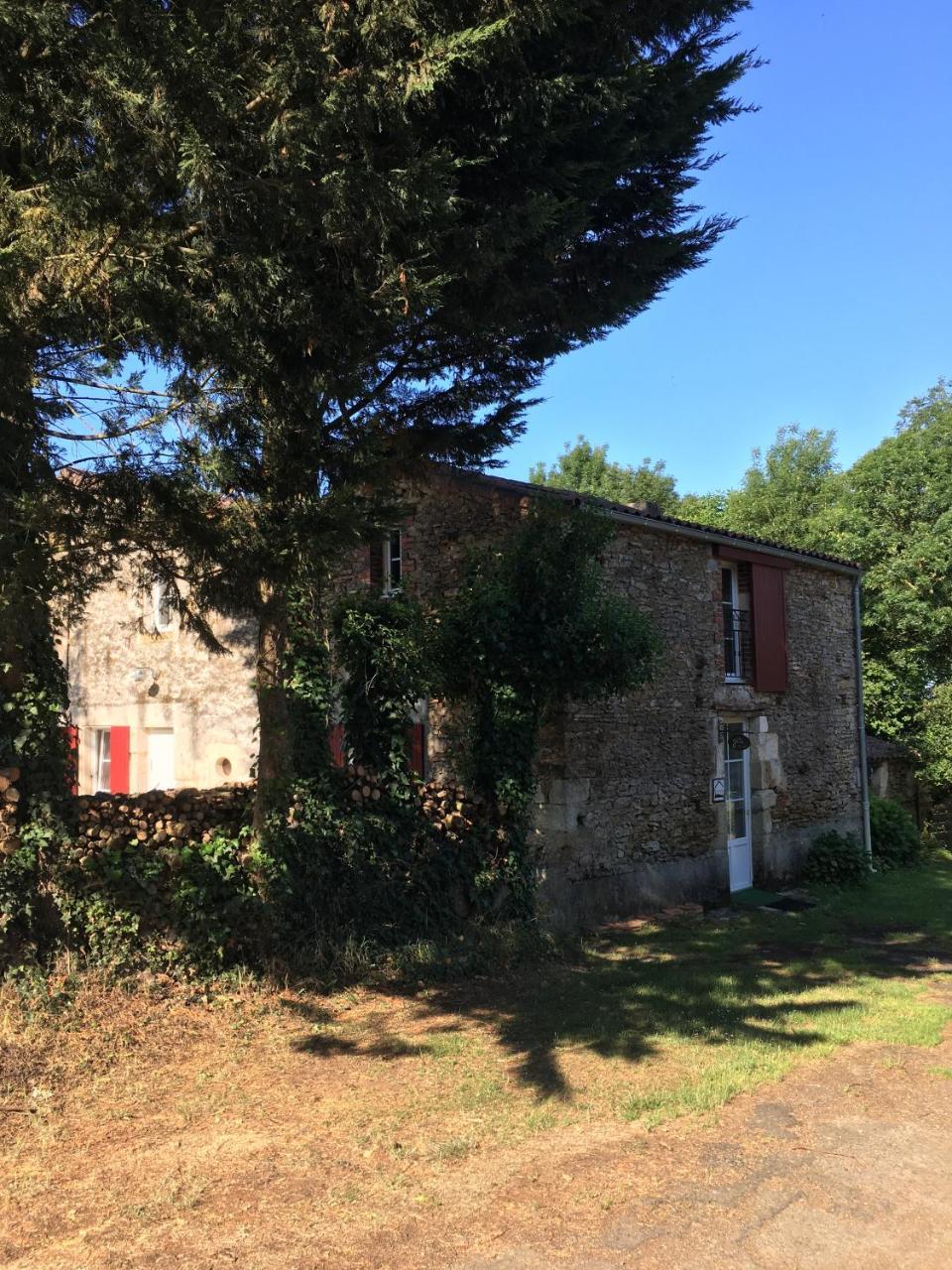 Gite Le Puy Rabasteau Chantonnay Exterior foto